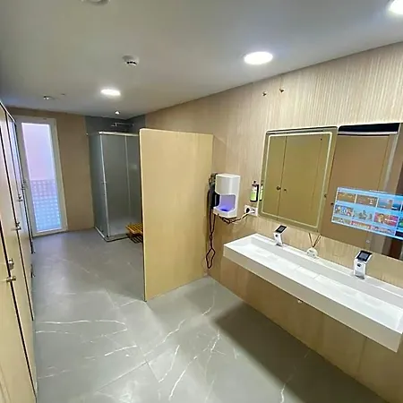 Futurotel Space Hostel *